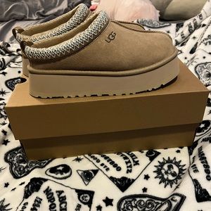 Ugg Tazz Sand Size 6